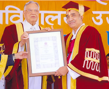 Dr Pandit Gokulotsavji Receiving D. Lit National Award from Governor of Madhya Pradesh, Balram Jakar